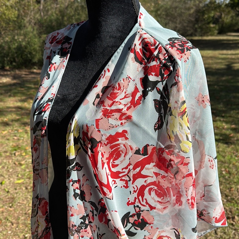 NWT kimono duster jacket sky blue floral 35” long, free size L-XL 60” new topper - Picture 4 of 14
